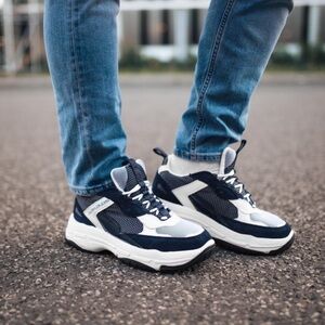Calvin Klein Marvin Sneakers White Navy Blue Casual Comfortable Sz 10